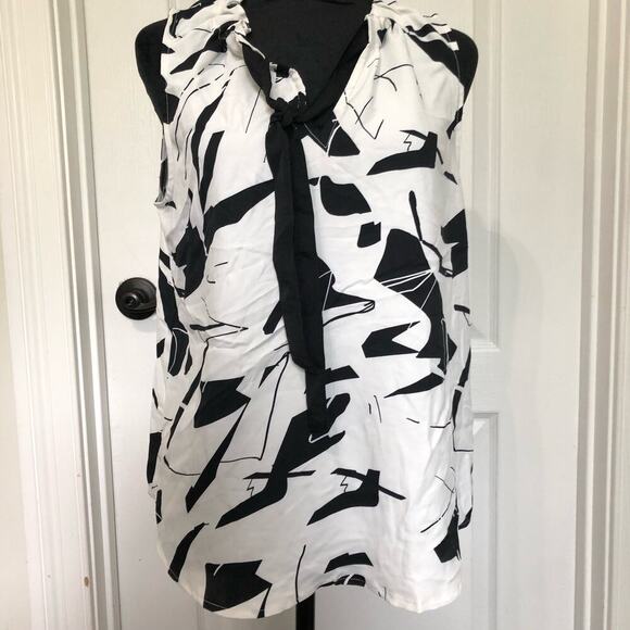Vince Camuto Women's Blouse Sleeveless Tie Neck Detail Black White Size‎ Medium - Picture 2 of 8